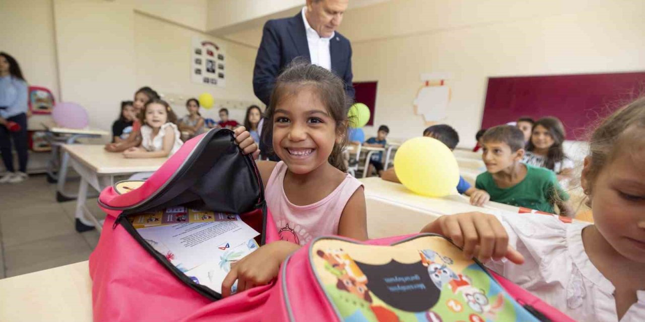 Mersin’de 1. Sınıf Öğrencilerinin Çanta Sevinci