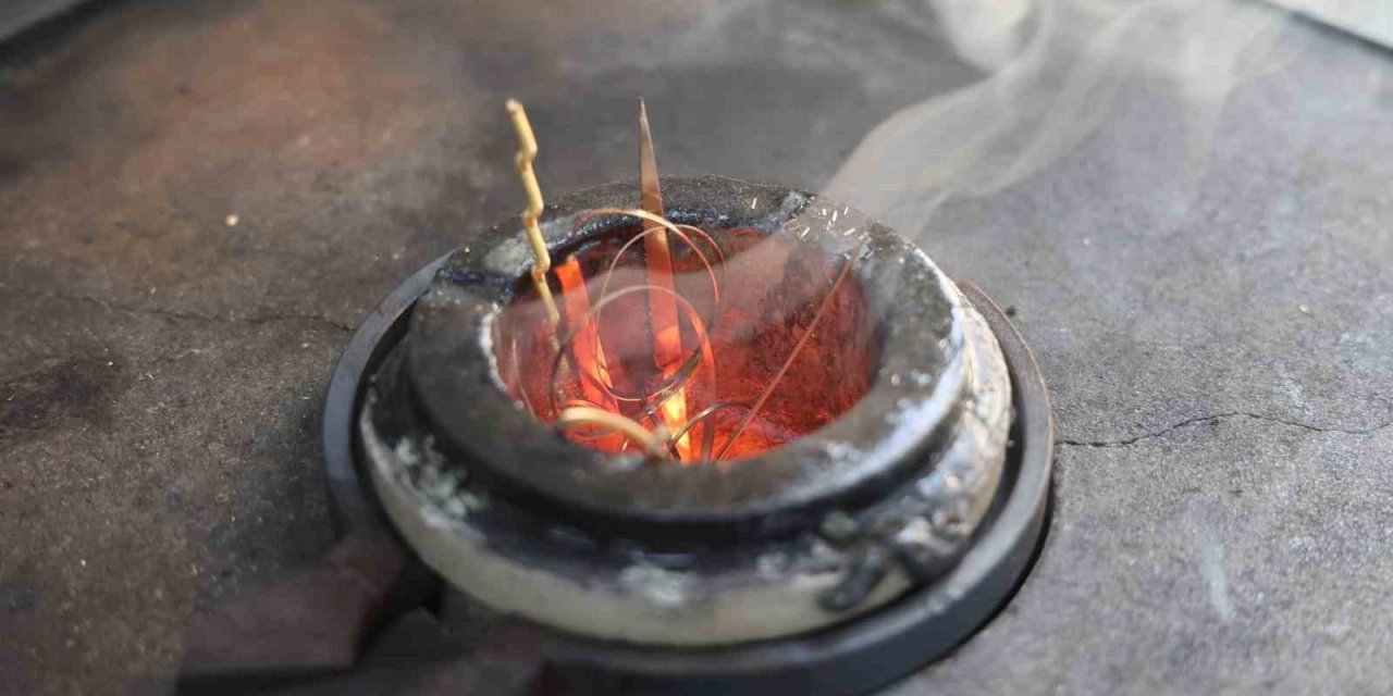 Bu Dükkanın Tozu Bile Altın