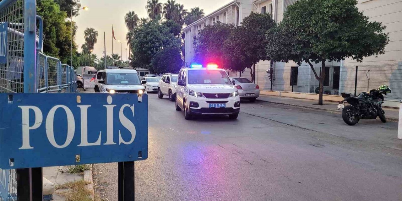 Mersin’de Aranan Şahıslara Operasyon: 52 Kişi Yakalandı