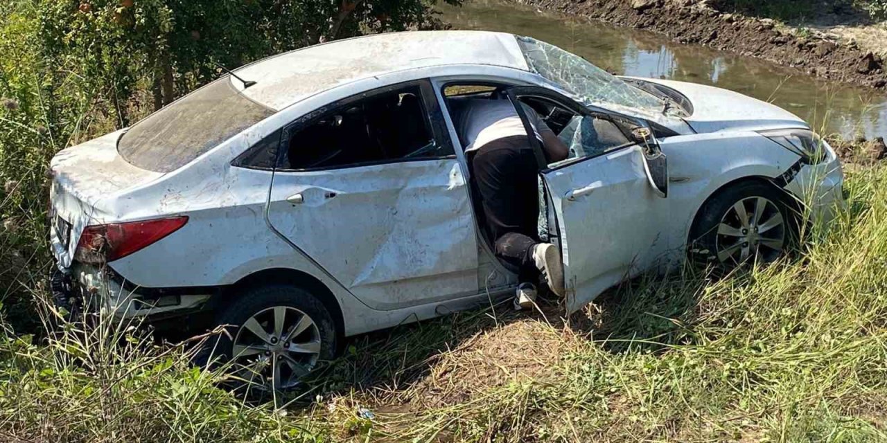 İki Otomobil Kafa Kafaya Çarpıştı: 5 Yaralı