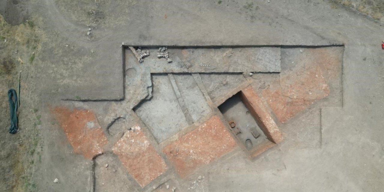 Eskişehir’de Yeni Arkeolojik Keşif: Yapılar 5 Bin 200 Yıl Önce Bilinçli Şekilde Gömülmüş