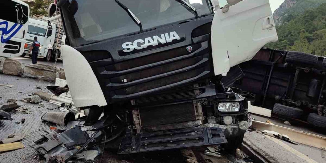 Tarsus’ta Zincirleme Kaza: 2 Yaralı