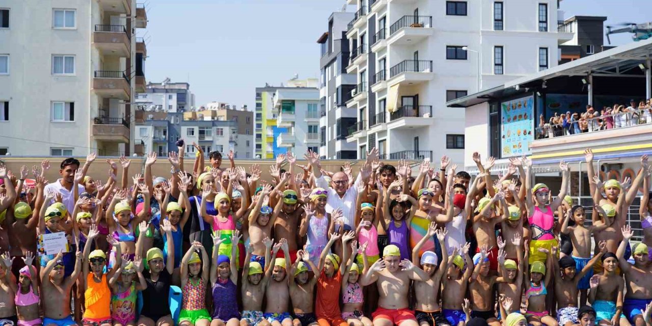 Erdemli’de Yüzme Öğrenen Bin Çocuk Sertifikalarını Aldı