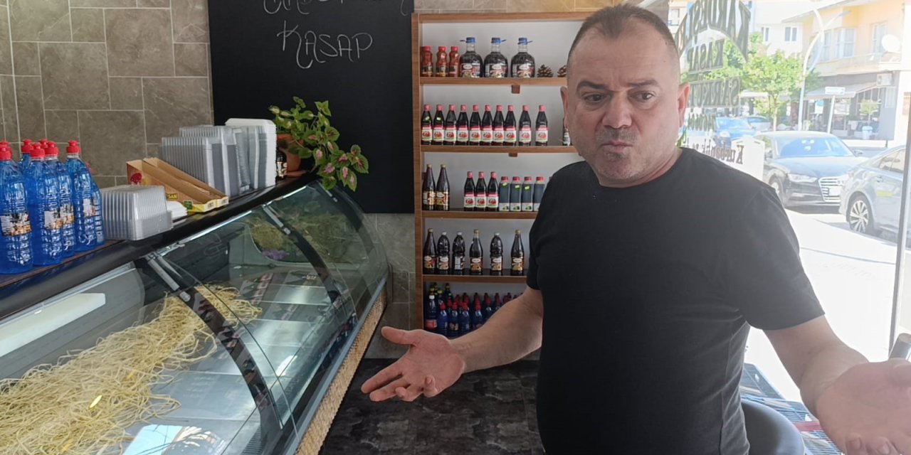 Manavgat’ta Esnaftan, Elektrik Kesintisine Tepki: "etlerimiz Koktu, Dondurmalarımız Eridi"