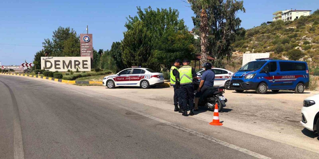Antalya’da Kurallara Uymayan Motosiklet Sürücülerine Ceza Yağdı