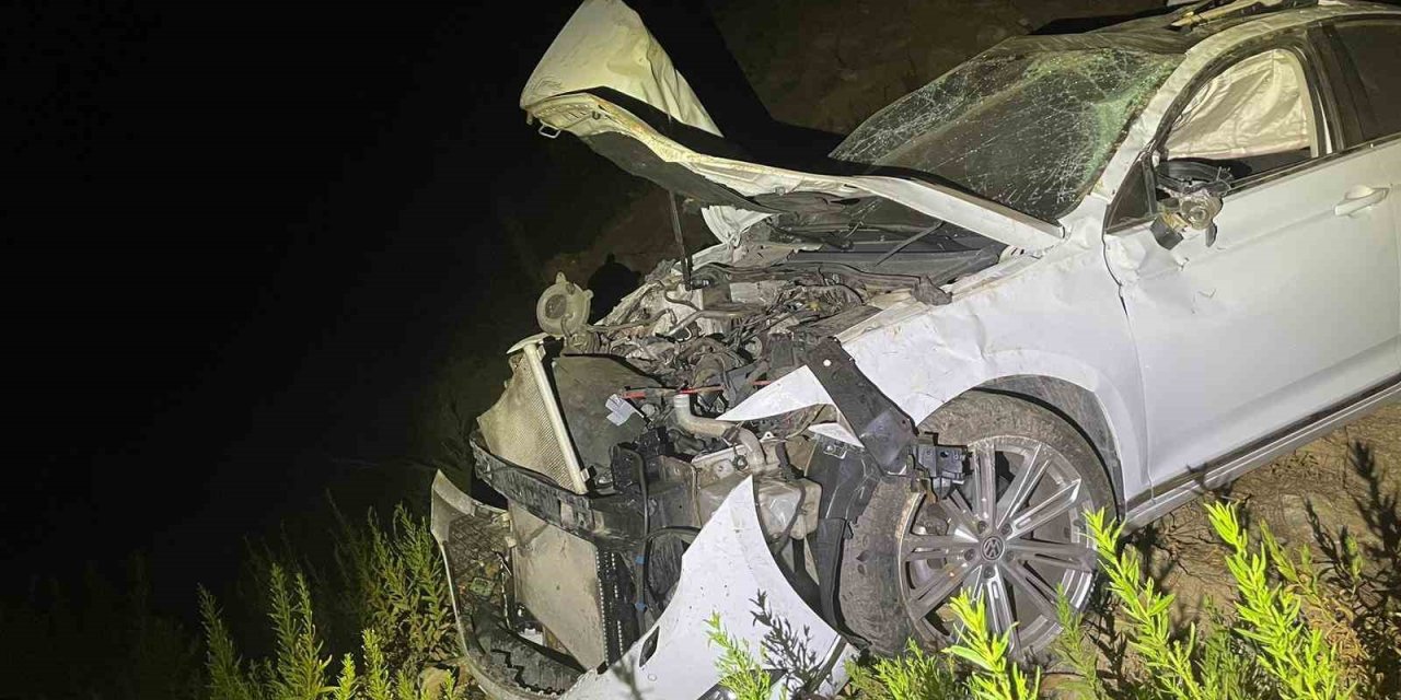 Alanya’da Ehliyetsiz Çocuğun Kullandığı Otomobil Uçuruma Yuvarlandı: 2 Yaralı