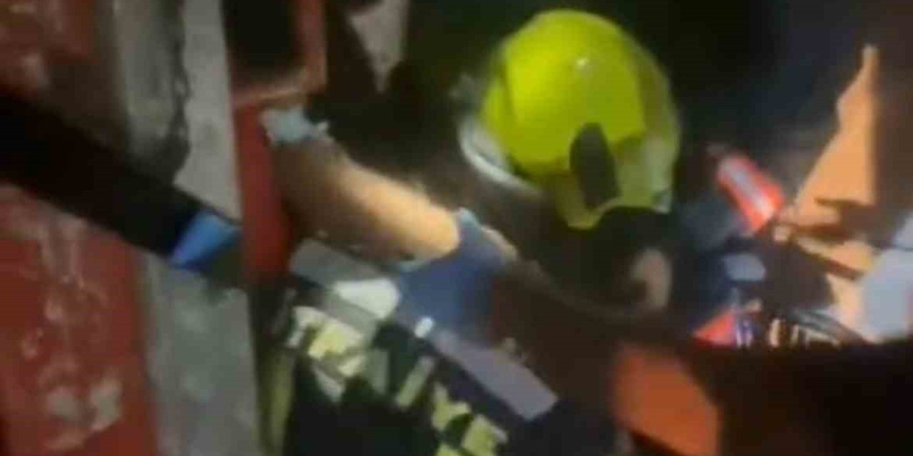 Kamyon Park Halindeki Otobüse Çarptı: 1 Yaralı