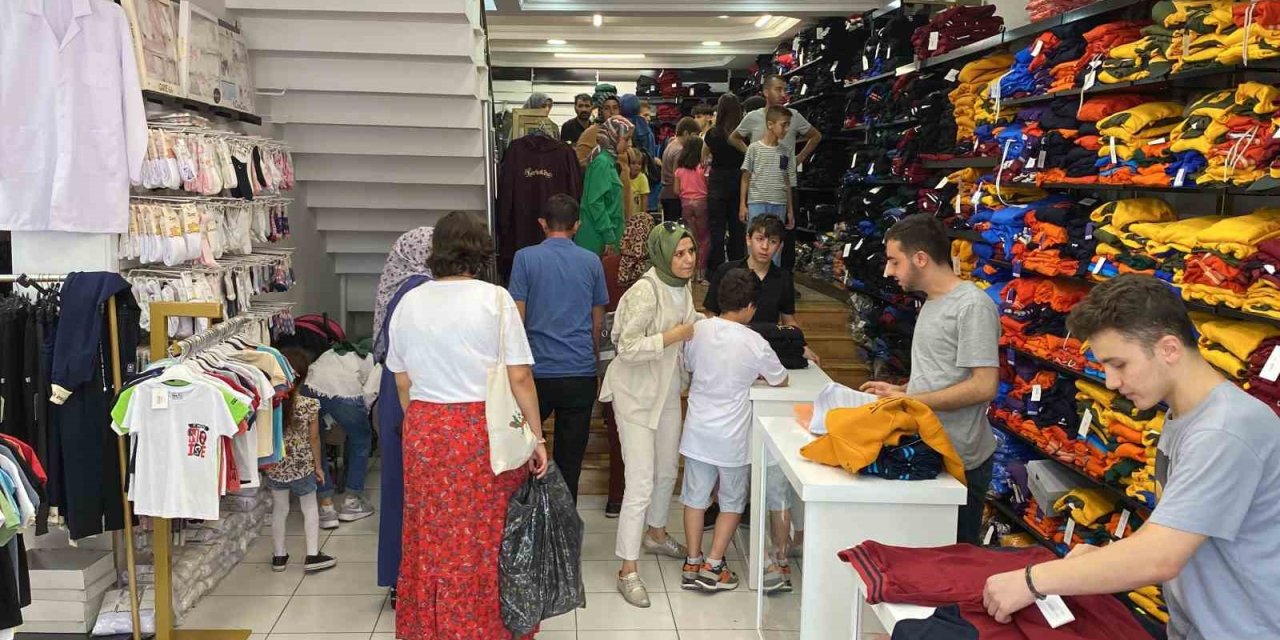 Okul Alışverişinde Son Gün Yoğunluğu