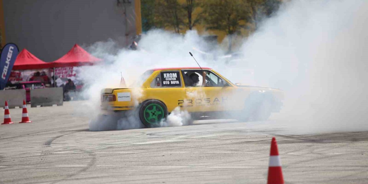 Konya’da Slalom Yarışı Ve Drift Gösterisinde Otomobiller Tozu Dumana Kattı