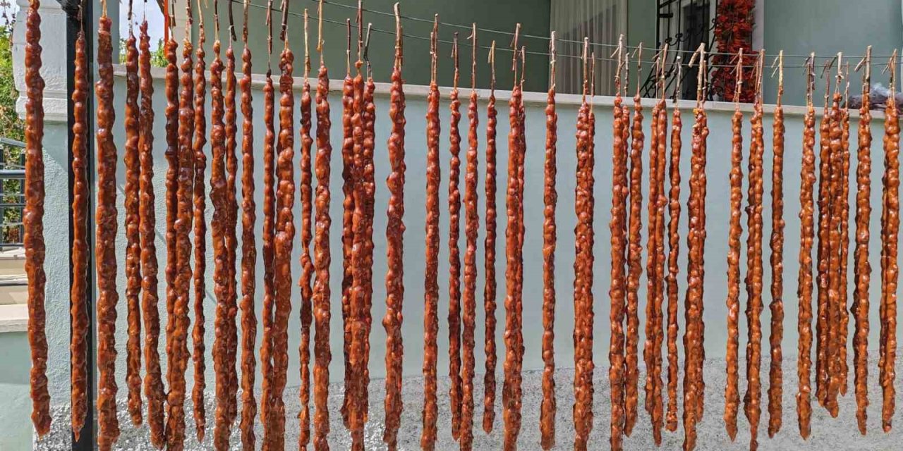 Halkapınar’da Cevizli Sucuk Yapımı Başladı