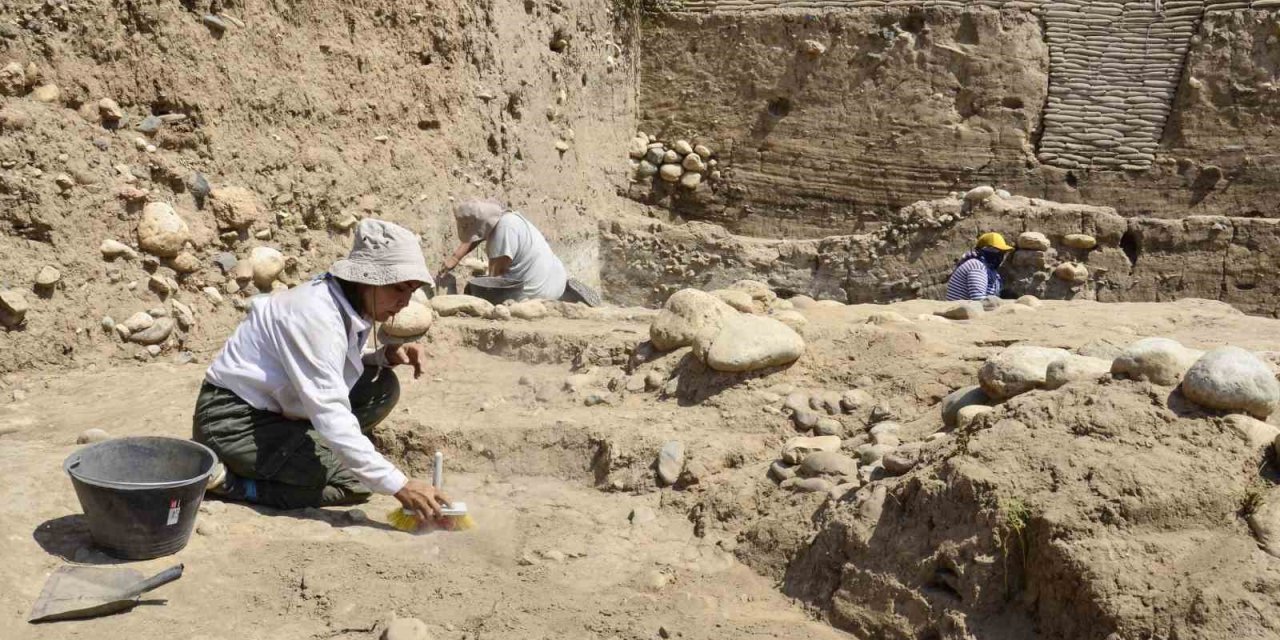 9 Bin Yıllık Höyükte Hitit Dönemi Sur İzlerine Rastlandı