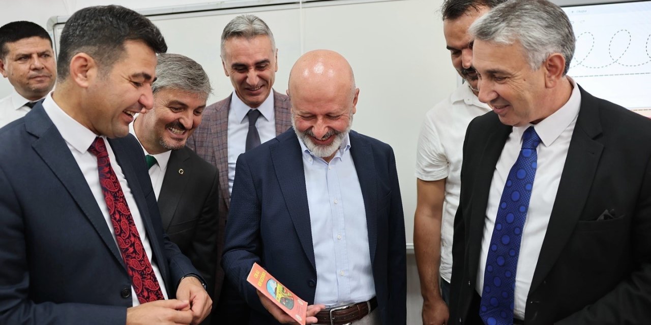 Başkan Çolakbayrakdar, 2024-2025 Eğitim Yılının İlk Ders Zilinde Öğrencilerle Buluştu