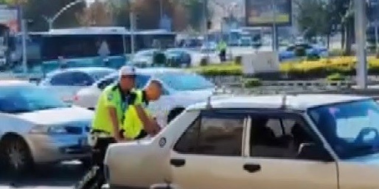 Aracı Bozulan Şoförün İmdadına Polisler Yetişti