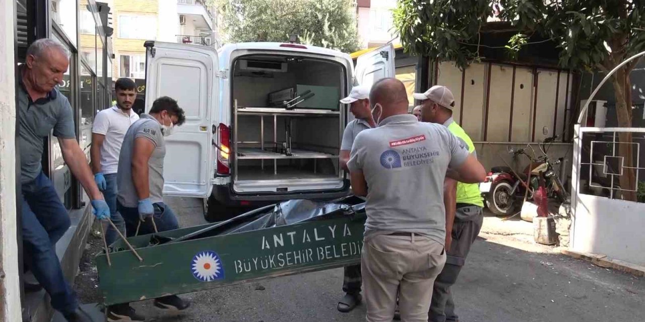 Aşçı Çalıştığı Mutfakta Kanlar İçerisinde Bulundu