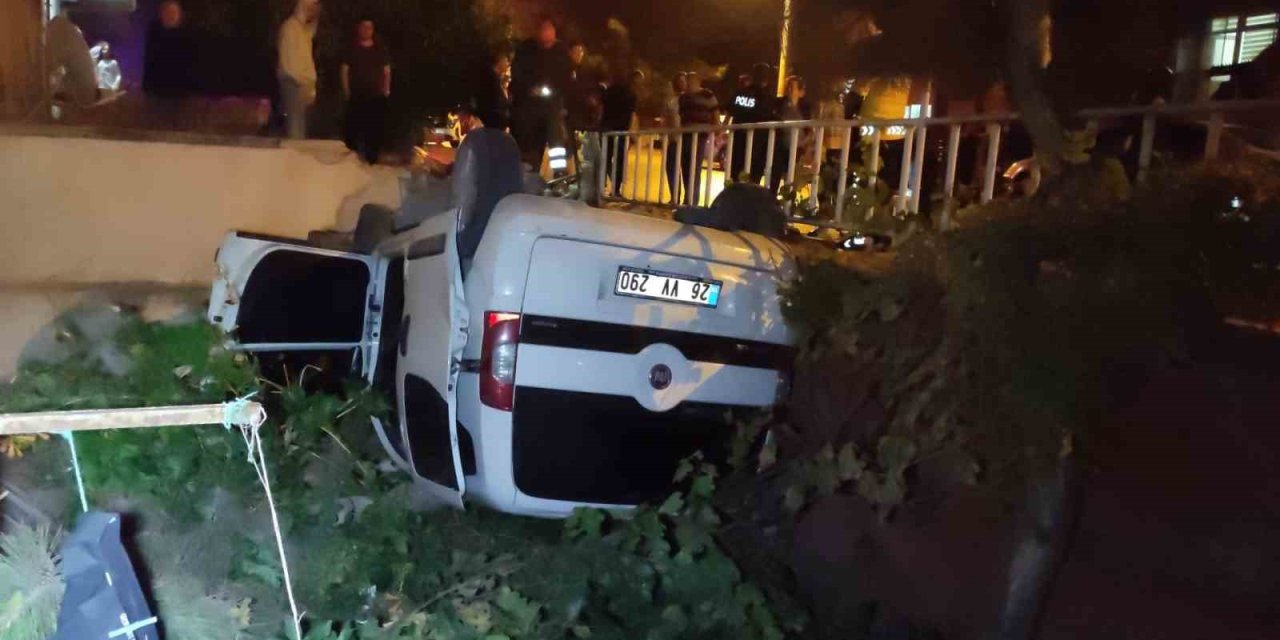 Alkollü Sürücü Aracıyla Apartmanın Bahçesine Uçtu