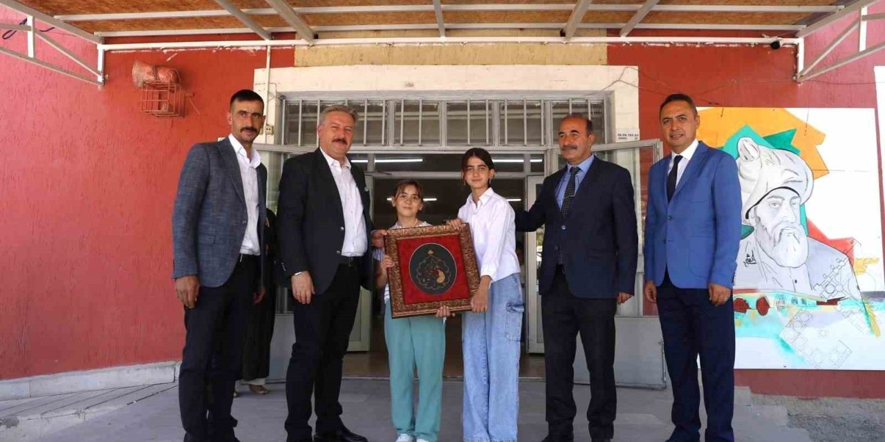 Başkan Palancıoğlu Eğitim-öğretimin İlk Gününde Öğrencileri Yalnız Bırakmadı