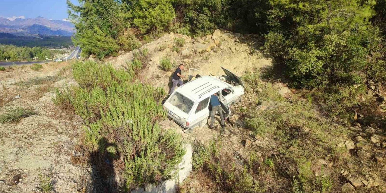 Otomobil Şarampole Yuvarlandı, Sürücü Yaşamını Yitirdi