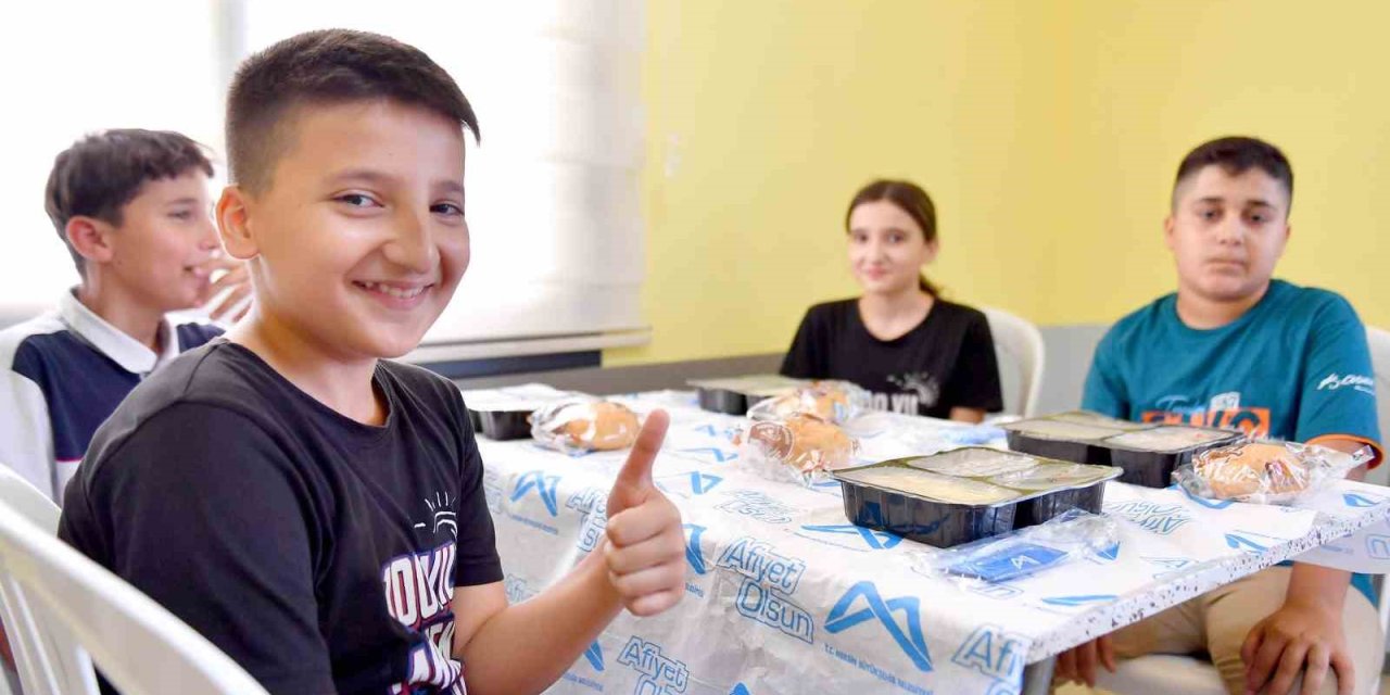 Büyükşehir Belediyesinden Öğrencilere Yemek Desteği