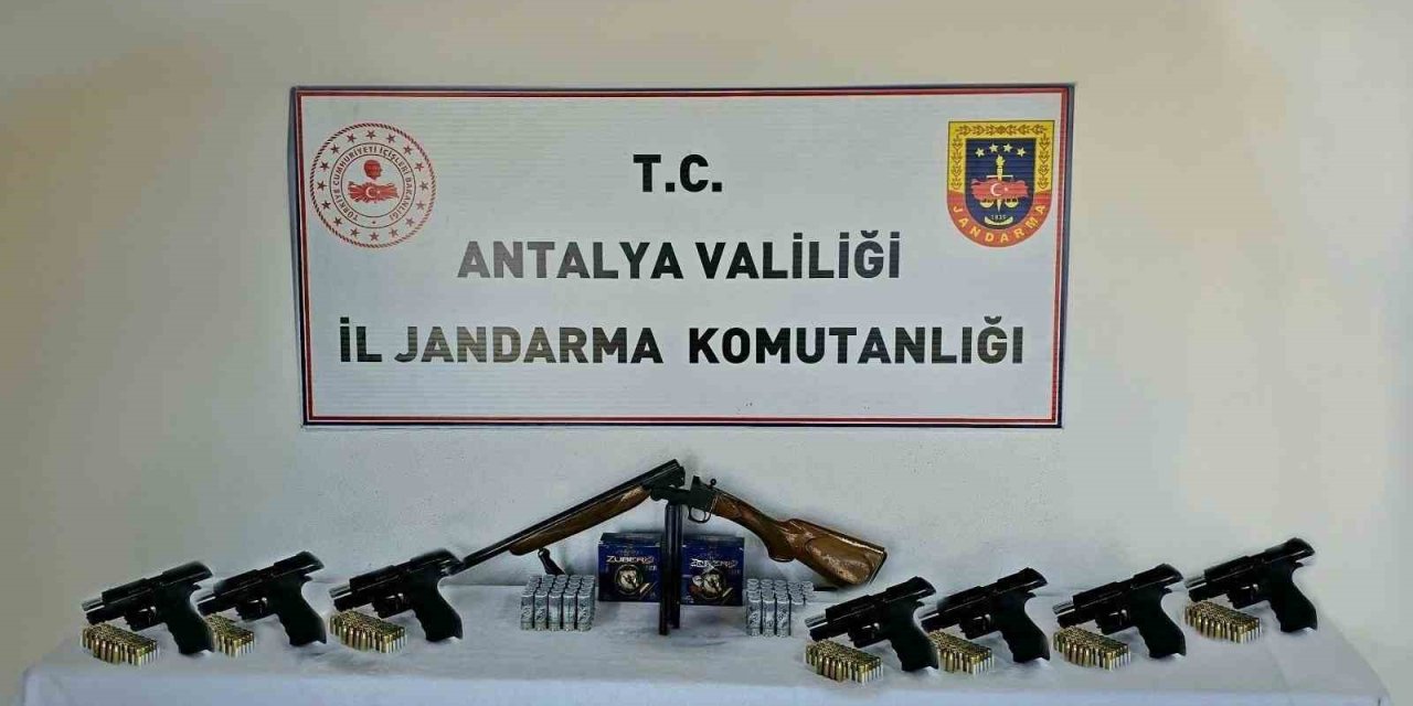 Antalya’da İki İlçede Ruhsatsız Silah Operasyonu: 4 Kişiye Adli İşlem