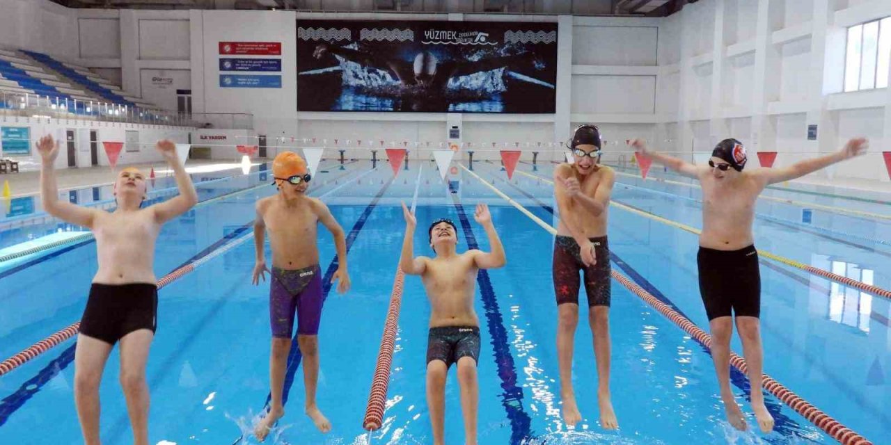 Kepez’de Yüzme Keyfi Kışın Da Devam Ediyor