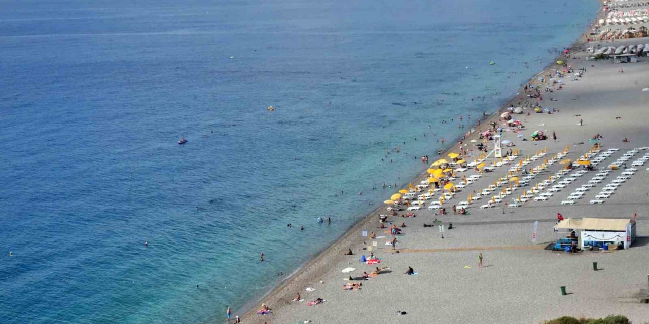 Okullar Başladı, Sahilin Tadını Emekliler Çıkardı