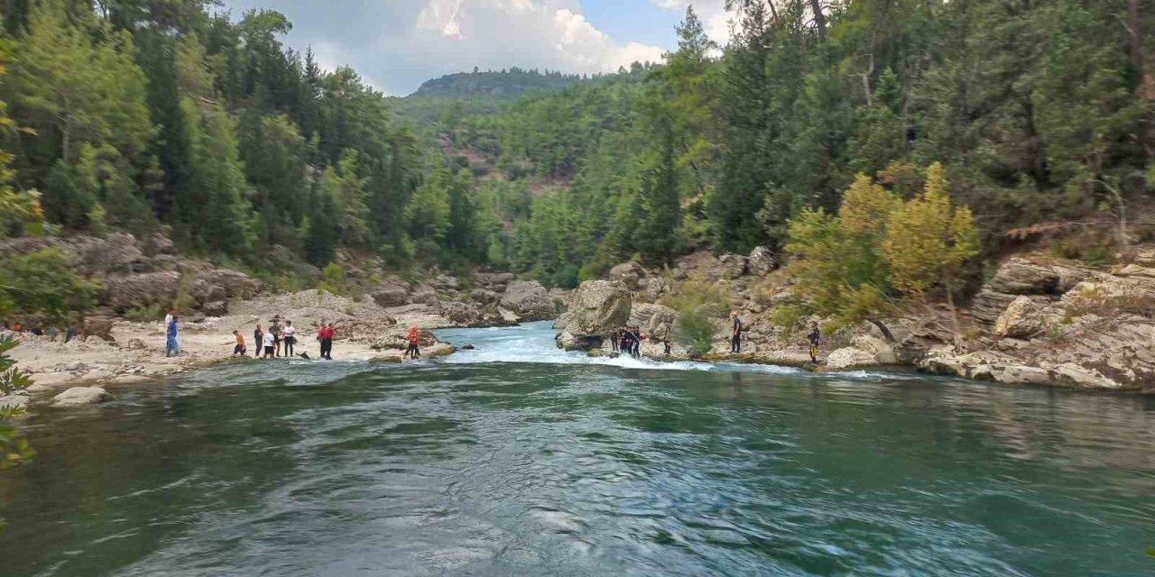 Serinlemek İçin Girdiği Akıntılı Akarsuda 24 Gündür Kaybolan Gencin Aranma Çalışmaları Yeniden Başladı