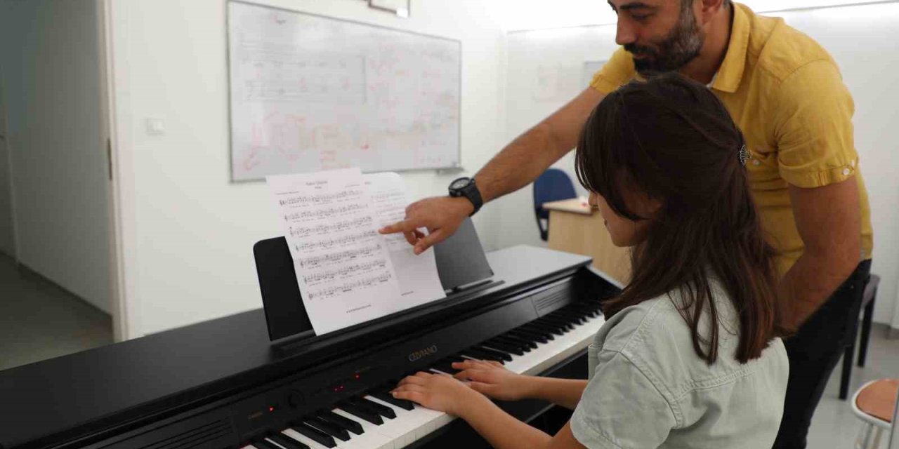 Akademik, Sanatsal Ve Kültürel Kurslar Öğrencilere Destek Olacak