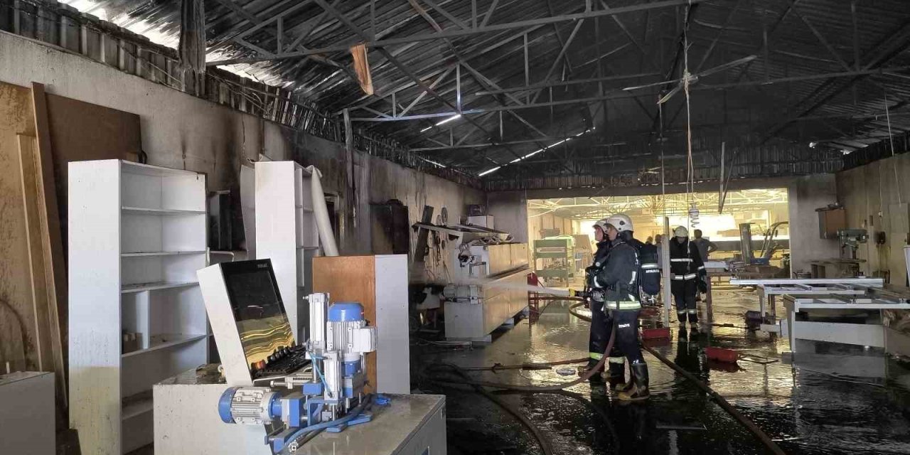 Alanya’da Mobilya Atölyesinde Yangın