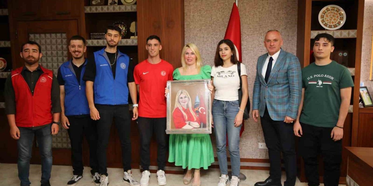 Rektör Özkan, Olimpiyat Madalyalı Sporcuyu Ağırladı