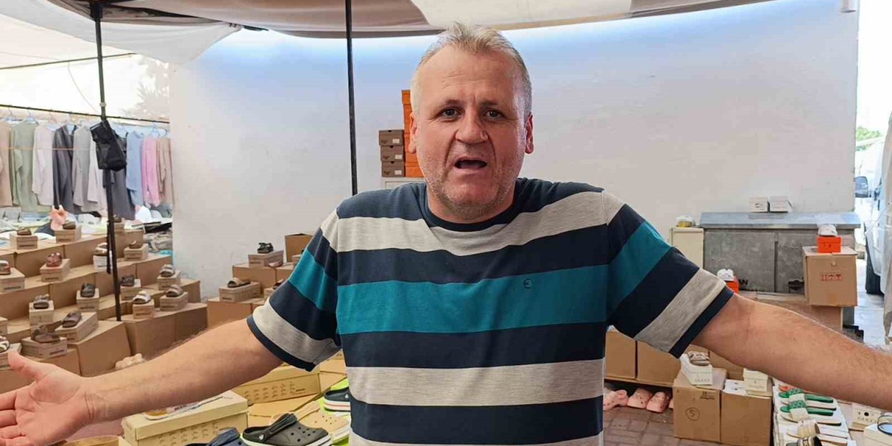 Pazara Turist Yağdı, Esnaf ’alışveriş Yapmıyorlar’ Diye Sitem Etti