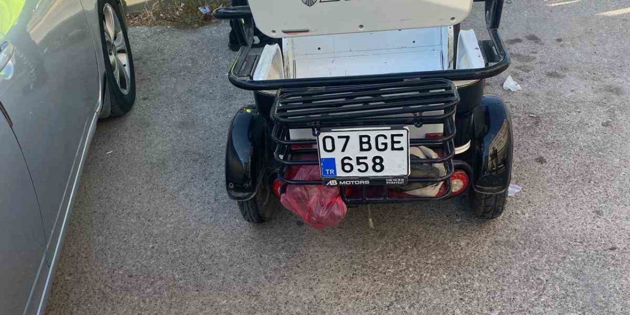 Elektrikli Bisiklete Motosiklet Çarptı: 1 Yaralı