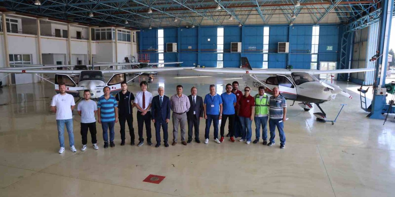 Eskişehir Teknik Üniversitesinin Yeni Gözbebekleri Eğitim Uçakları Öğrencilerle Gökyüzünde