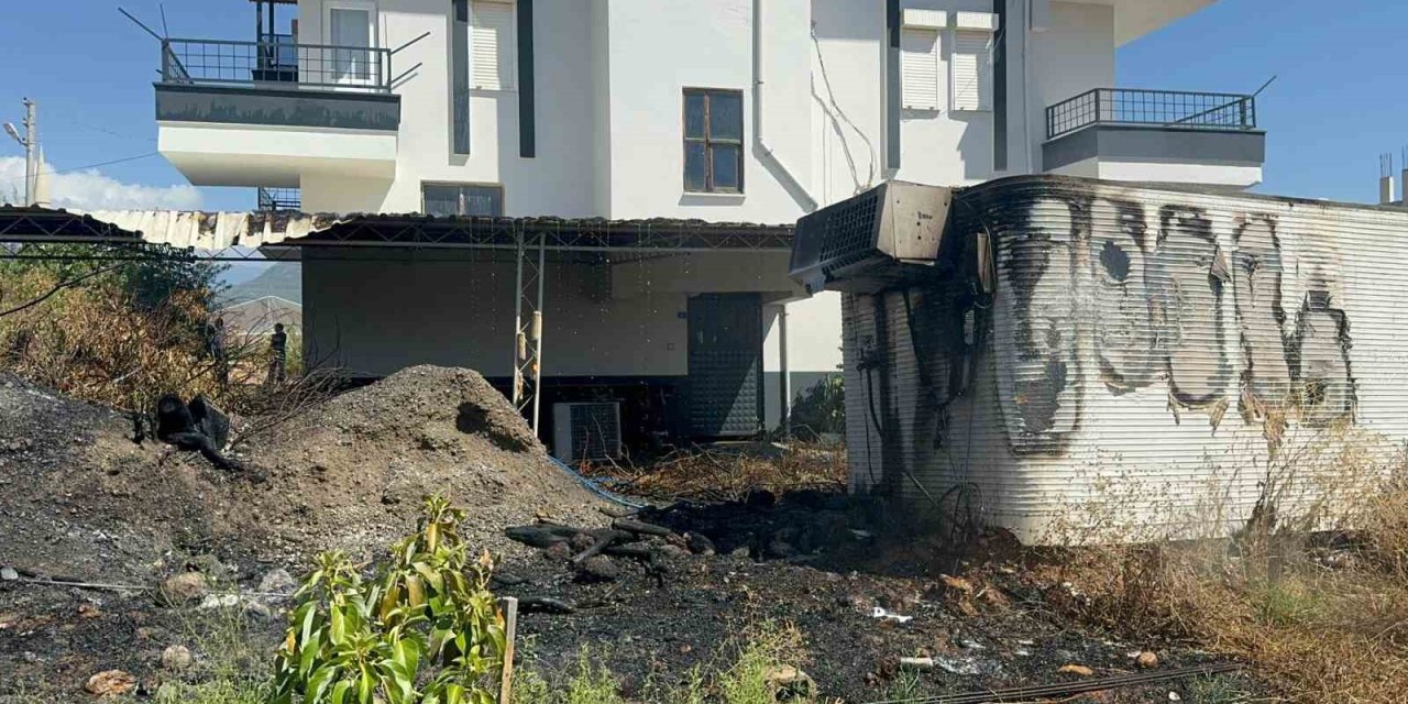 Bahçe Temizliği İçin Yakılan Ateş Konteyneri Küle Çevirdi