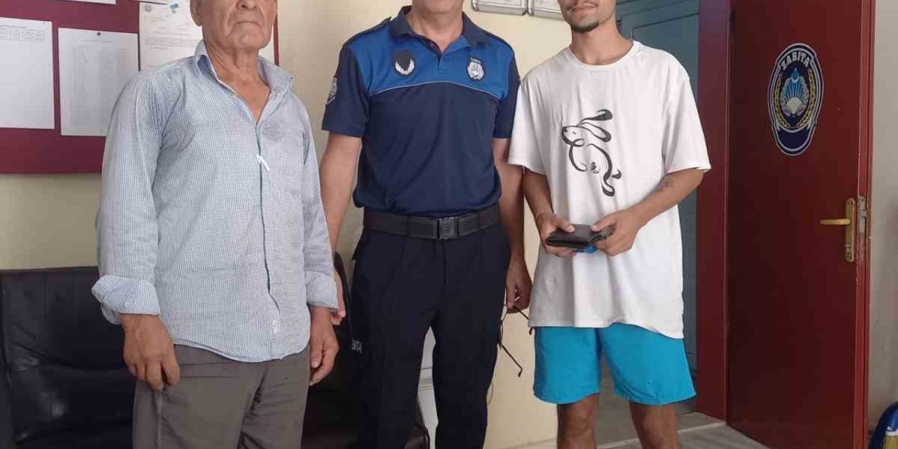 Bulduğu Cüzdanı Zabıtaya Teslim Etti