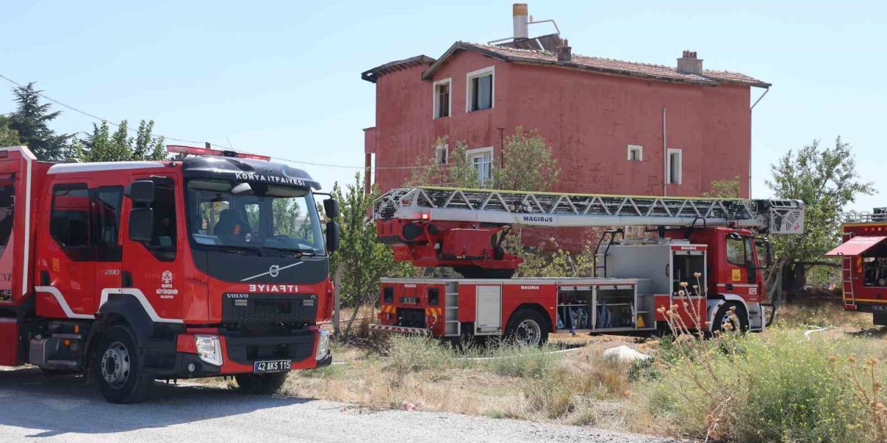 Konya’da Binanın Çatı Katında Yangın