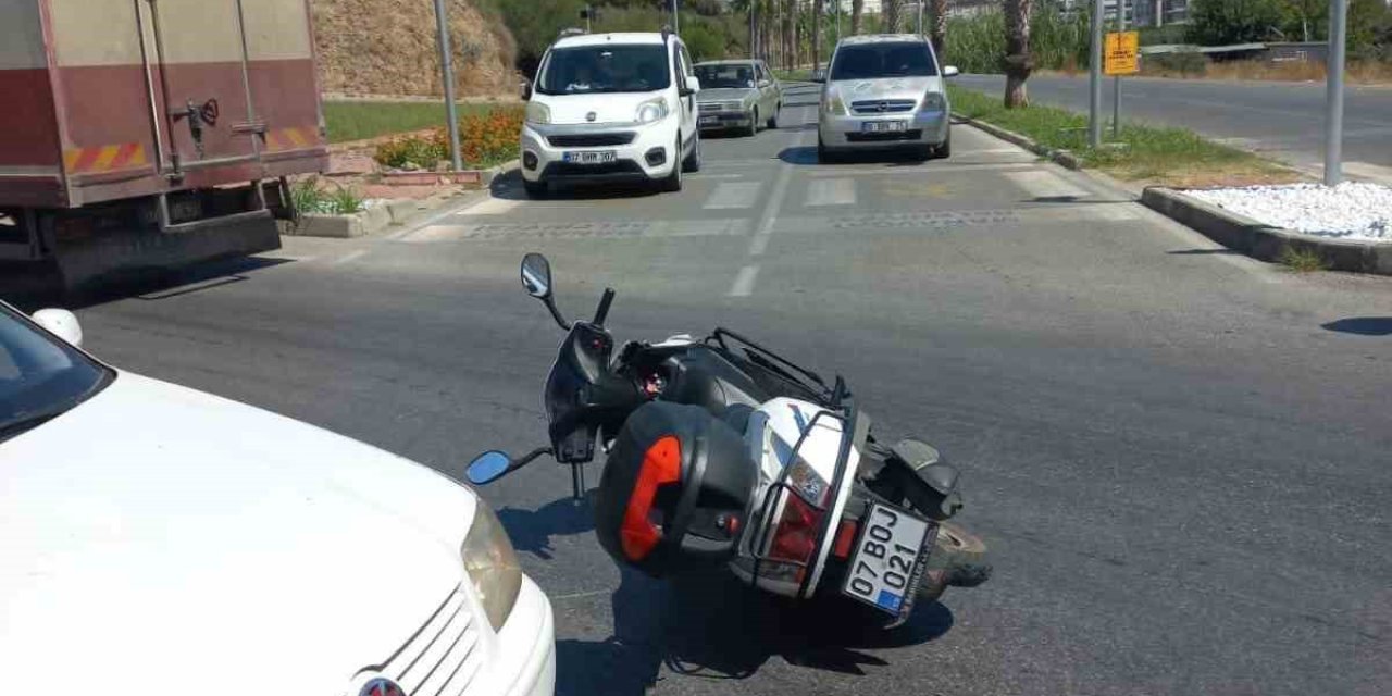 Motosiklet İle Otomobil Çarpıştı: 1 Yaralı