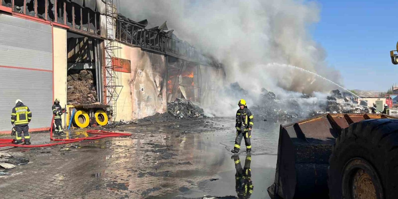 Başkan Büyükkılıç’tan Yangın Çıkan Fabrikada İnceleme