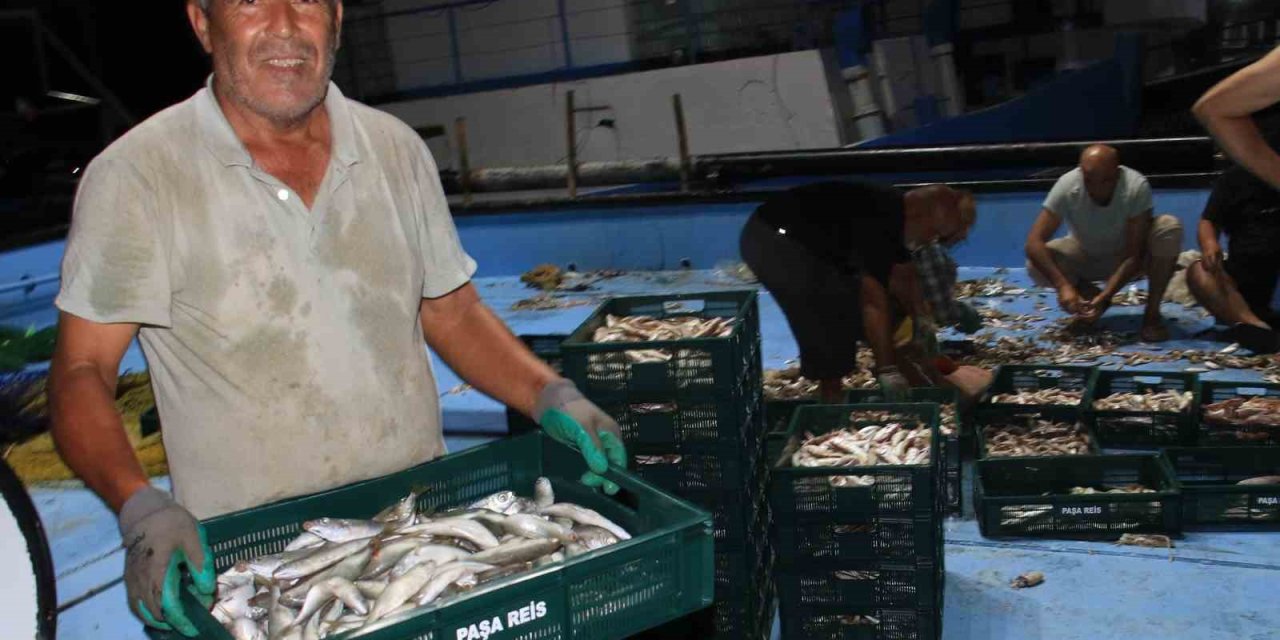 Akdeniz’e ’vira Bismillah’ Diyerek Açılan Balıkçılar Sezona Bereketli Başladı