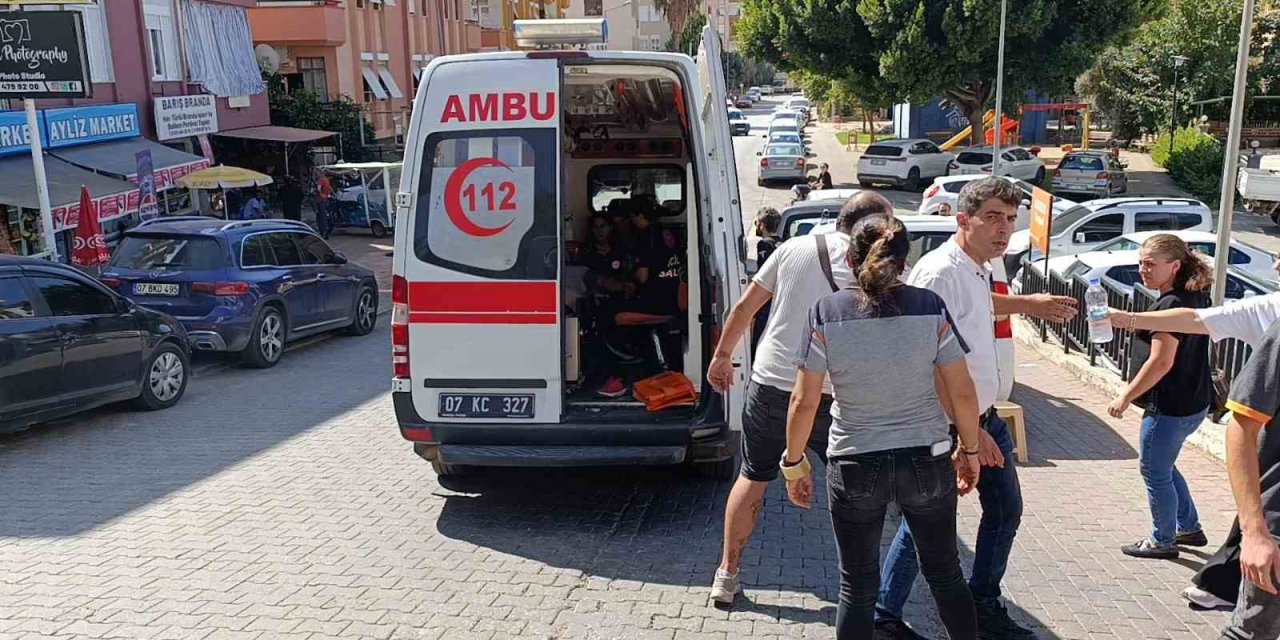 Rampa Aşağı Hareket Eden Aracı Durdurmak İsterken Hastanelik Oldu