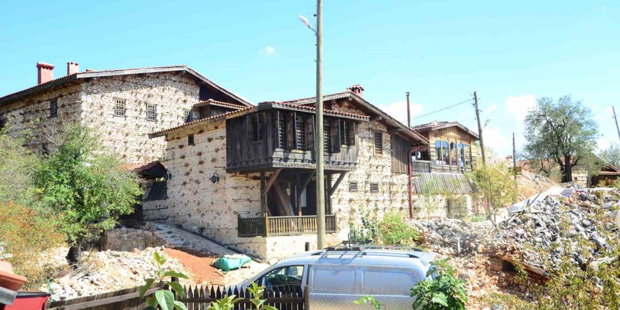 Antalya’nın 800 Yıllık Mahallesi Avrupalı Turistlerin Uğrak Noktası Oldu