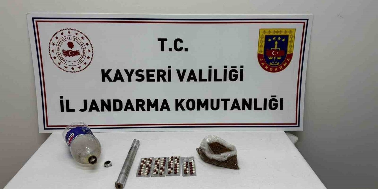 Zehir Taciri Jandarmadan Kaçamadı