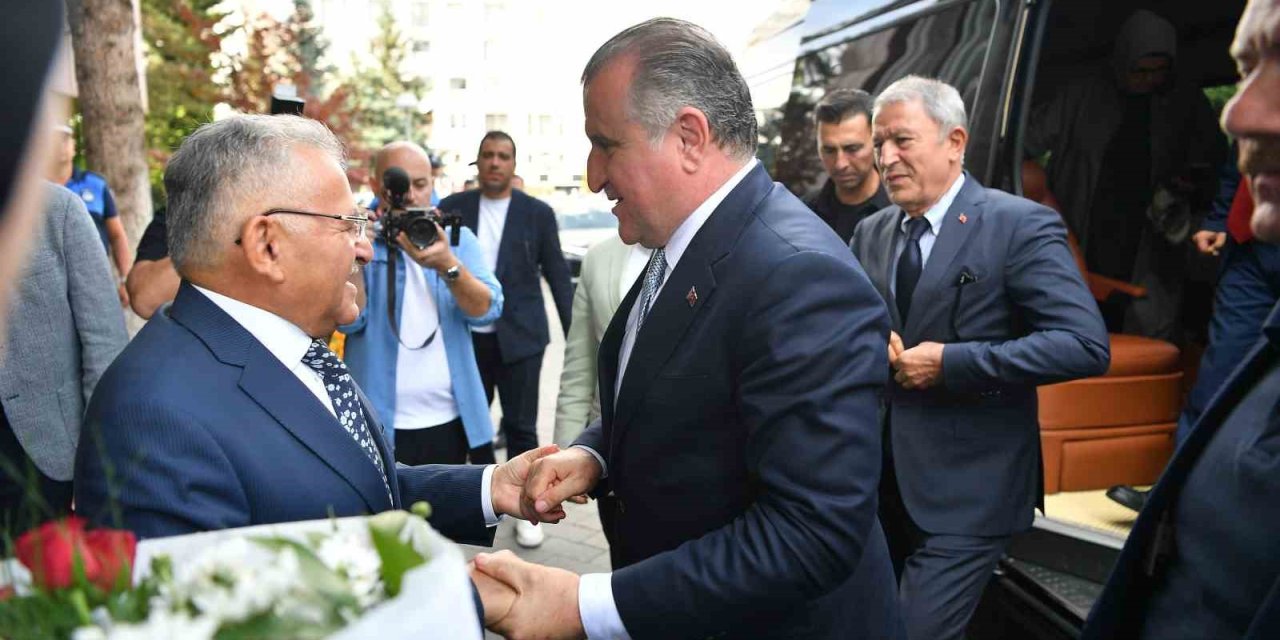 Bakan Bak’tan Başkan Büyükkılıç’a: “şehrin Ağabeyisiniz”