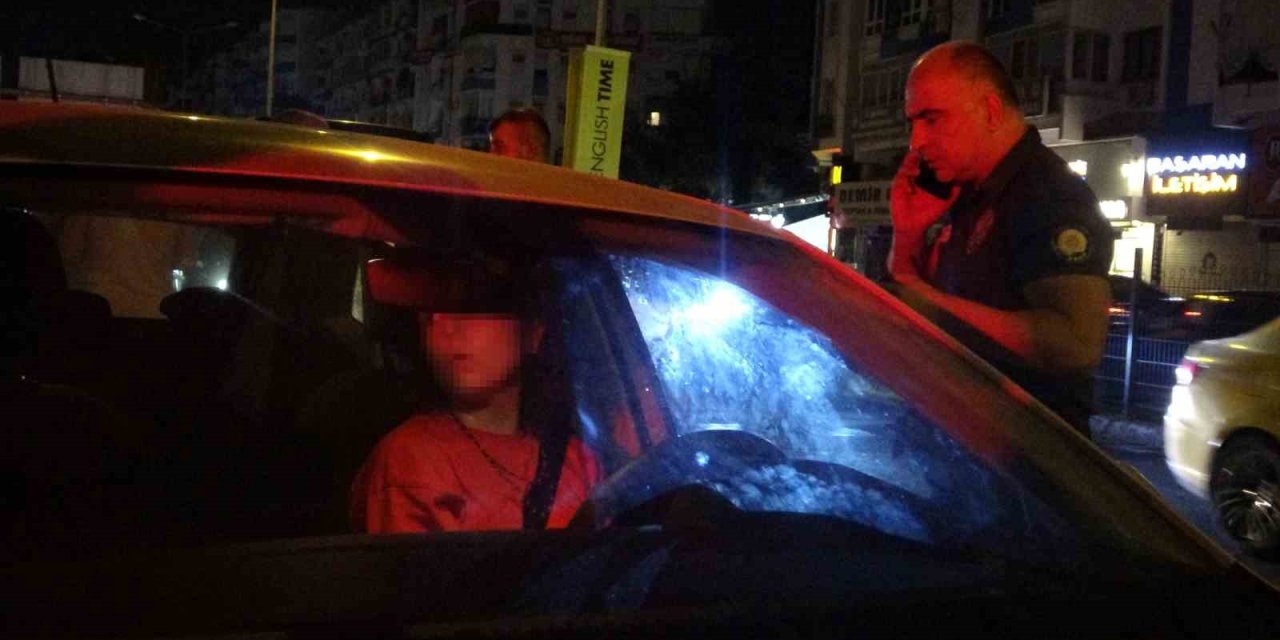 Kaza Yapıp Şoka Girdi, Kapıyı Açmak İçin Herkes Seferber Oldu