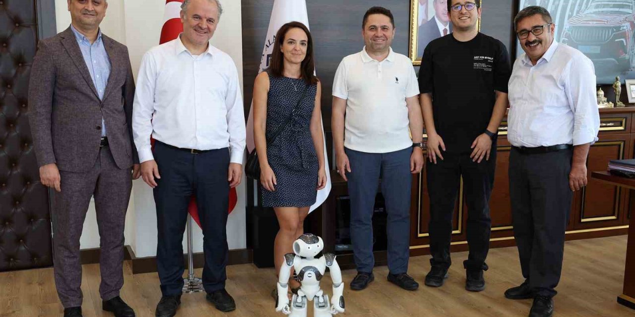 Tübitak Destekli Robot Projesi, Rektör Türkdoğan’a Tanıtıldı