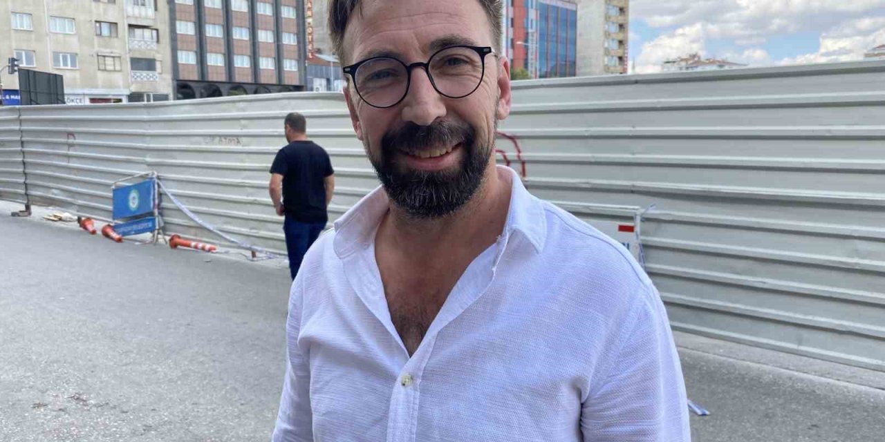 Çöktüğü İçin Trafiğe Kapatılan Yol Üzerindeki Esnaf Mağdur Oldu