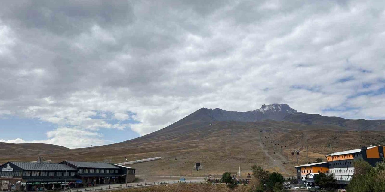 Erciyes’ Mevsimin İlk Karı Yağdı