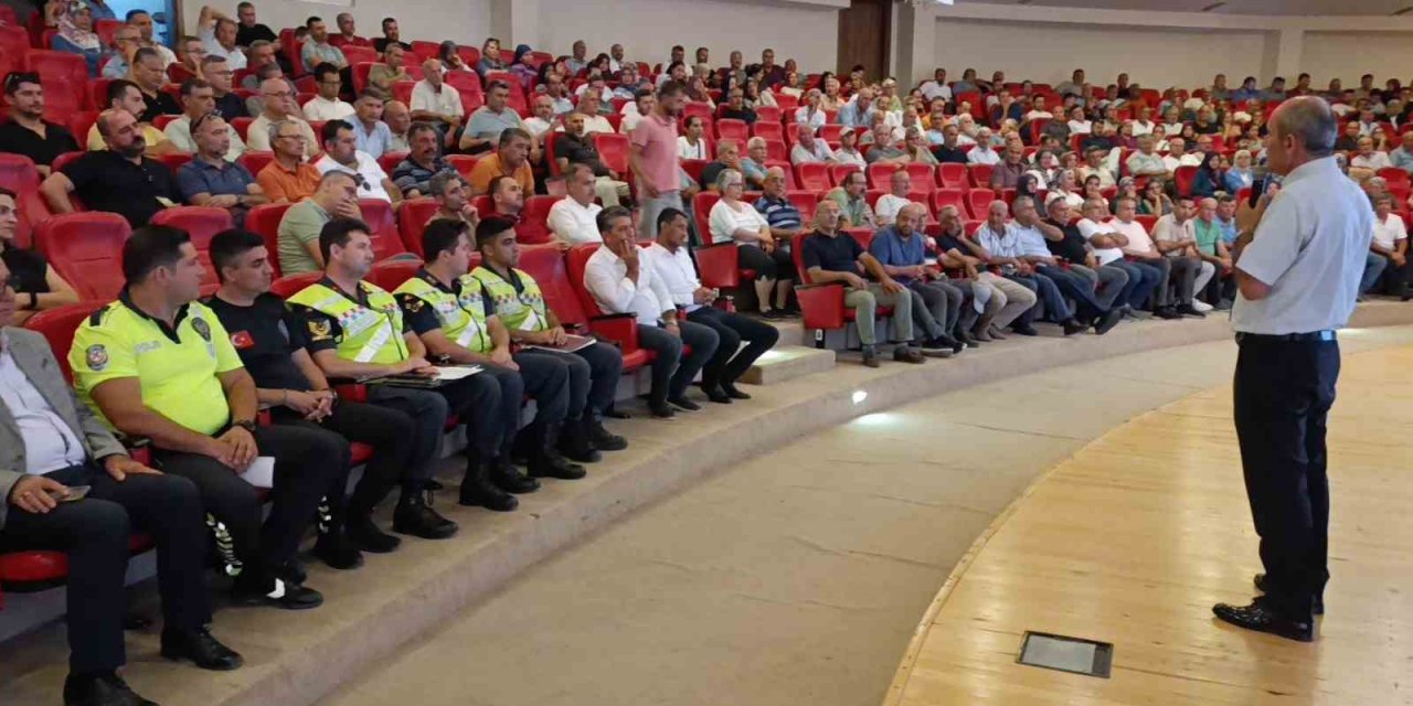 Okul Servis Şoförlerine Trafik Güvenliği Eğitimi Verildi