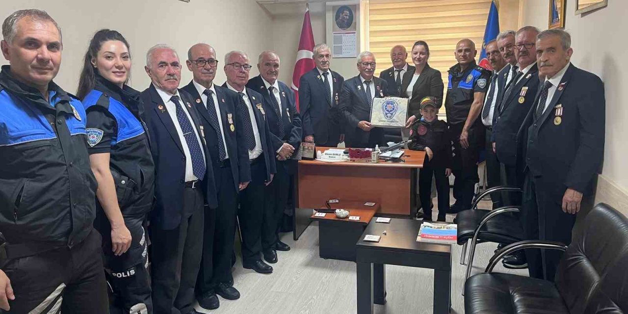 Eskişehir’de Polis Muharip Gaziler Derneği’ni Ziyaret Etti