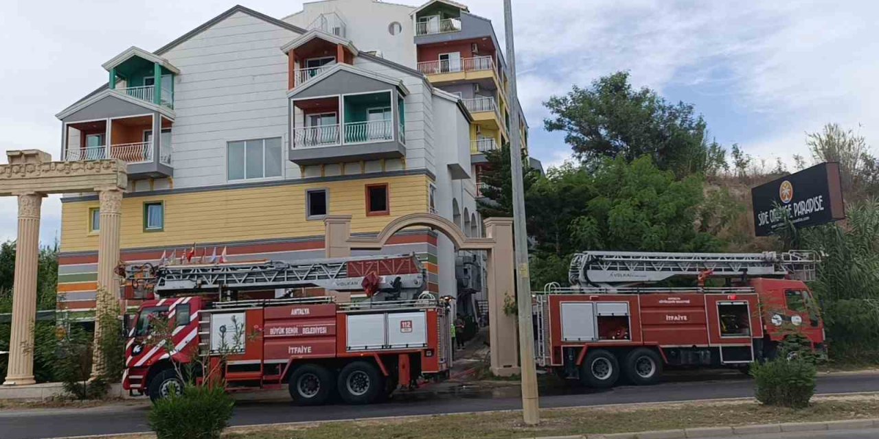 Otel Mutfağında Çıkan Yangın İtfaiye Ekipleri Tarafından Söndürüldü