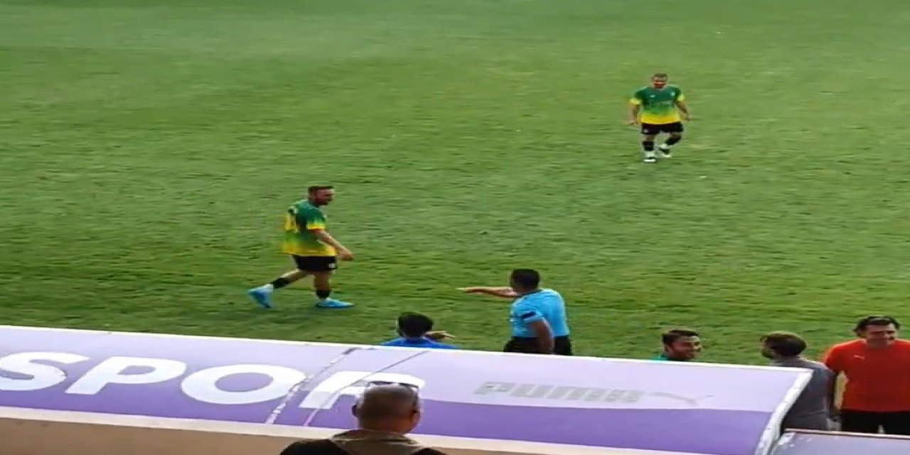 Hakem Cep Telefonu Videosunu Kullanarak Var’a Gitti; Pozisyona Penaltı Verdi